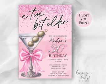 Peut inclure: Invitation d'anniversaire rose avec une illustration de verre à martini. L'invitation comprend le texte "a tini bit older" et les détails d'une célébration du 30e anniversaire, y compris le nom "Madison's" et les détails de l'événement.