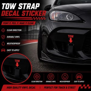 Op de afbeelding: Een zwarte vinyl sticker met de rode tekst TOW en een pijl naar beneden, ontworpen voor bevestiging op een sleepoogband. De afbeelding bevat labels voor duidelijke richting, duurzaam vinyl, weerbestendigheid en eenvoudige toepassing.