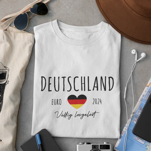 Stylishes Damen T Shirt Deutschland Herz Völlig Losgelöst EURO 2024 | Fanshirt Damen EM 2024 | Herz Design Shirt | Frauenfußball | Eurocup