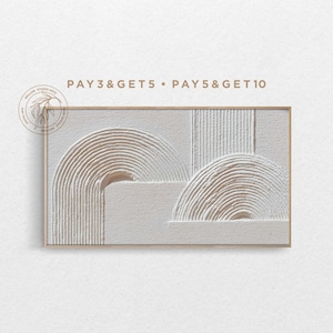 Puede incluir: Obra de arte abstracta blanca texturizada en un marco de madera. La obra presenta patrones curvos y lineales, con el texto "PAY 3 & GET 5 • PAY 5 & GET 10" en la parte superior. La pieza tiene una paleta de colores neutros.