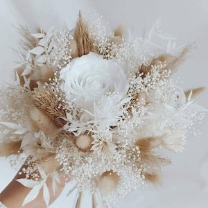 White and beige bridal bouquet with an eternal white rose, country bridal bouquet in white tones, pink gypsophila and lagurus