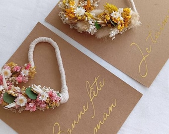 Carte fleurie coeur à suspendre, carte 'bonne fête maman', carte a personnaliser avec fleurs séchées