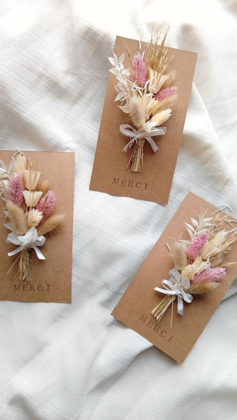 Carte de fleurs séchées, papier kraft avec petit bouquet de fleurs séchées, fleurs séchées et stabilisées, idée cadeau, petites attentions image 1