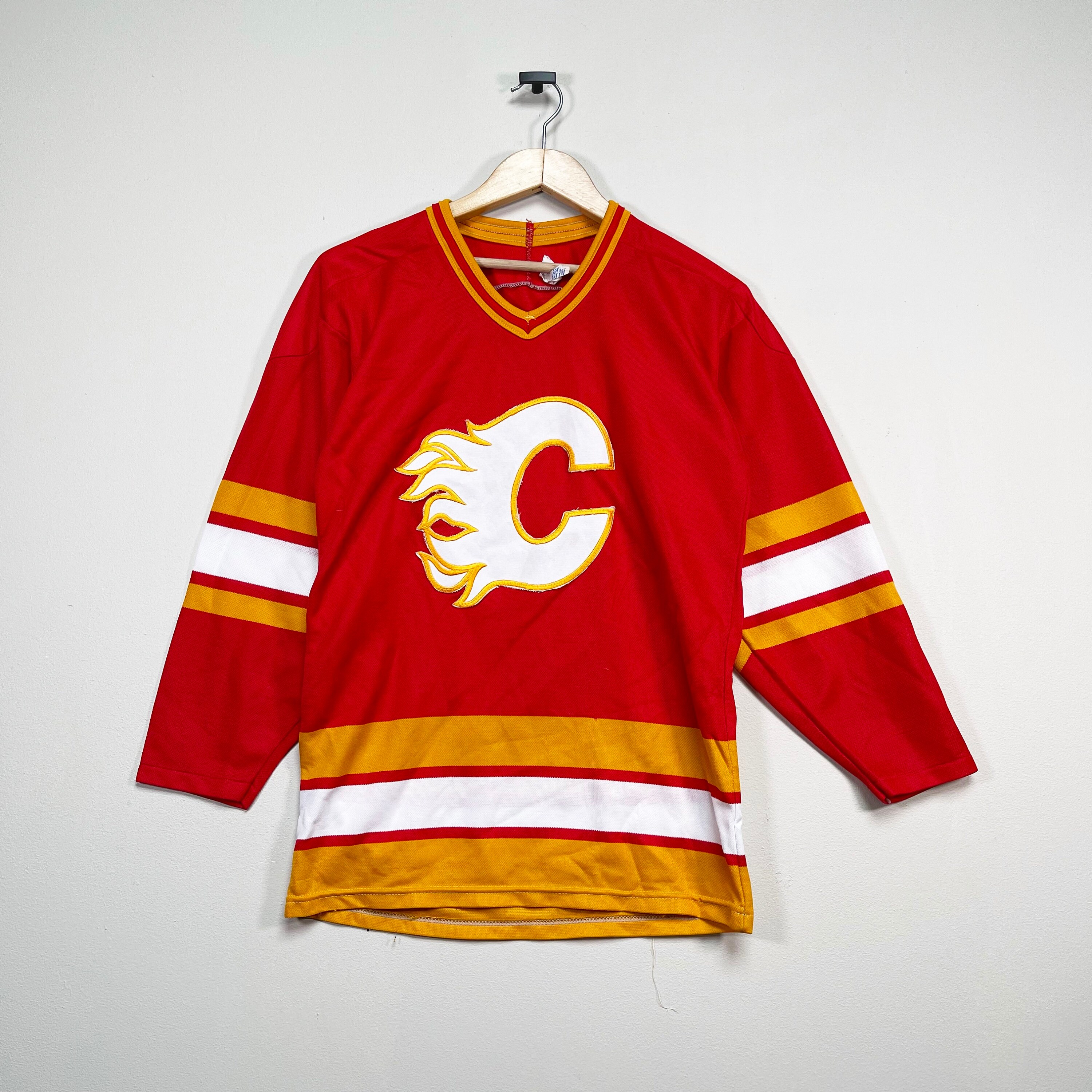 YOUTH Medium CALGARY FLAMES Hockey NHL Jersey Blasty Horse