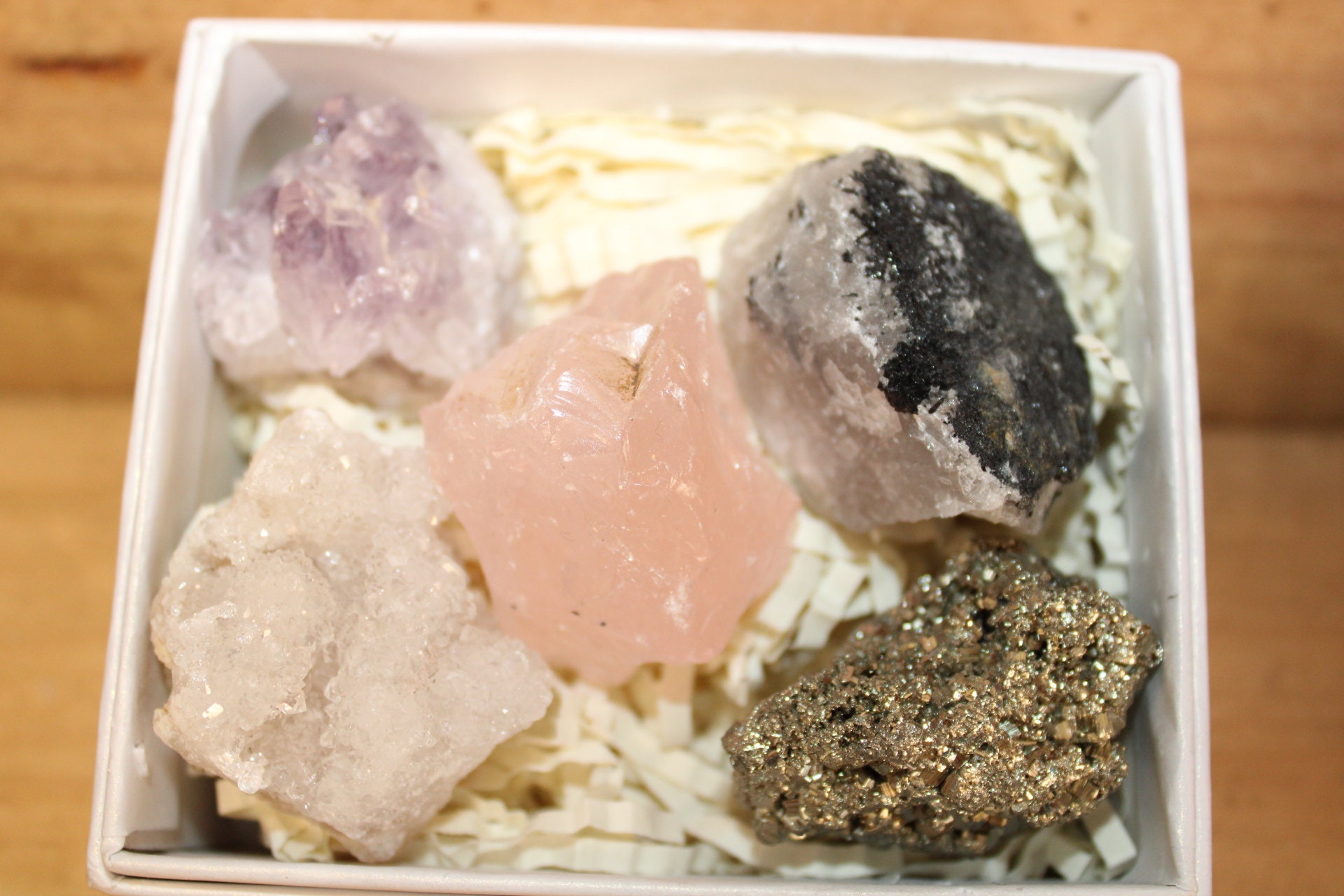 Coffret avec 5 Roches en Cristal Minéral