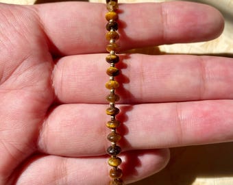 Bracciale in occhio di tigre e rondelle riempite d'oro / Bracciale elastico / Bracciale con perline / Bracciale in occhio di tigre / Gioielli in occhio di tigre