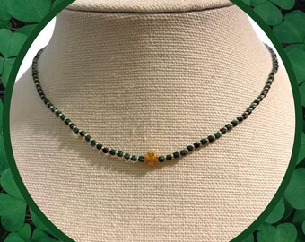 Collar con cuentas de trébol de cuatro hojas de malaquita