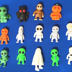 Stort parti med 14 minifigurer, kryptider, monster, utomjordingar, spöke, skelett, Cthulhu, malmänniska