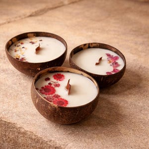 Coconut shell scented soya wax candle with wooden wick | candle with wooden wick | Home aromatherapy | Coconut Home decoru
