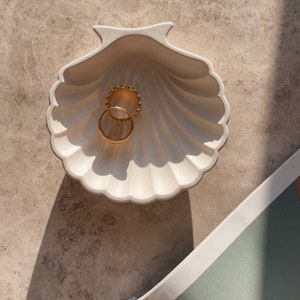 Guscio di cemento / Piatto a conchiglia fatto a mano / Piatto a forma di capesante / Piatto portaoggetti / Vassoio / Decorazione per la casa / Accessori / Regalo / Vassoio bianco
