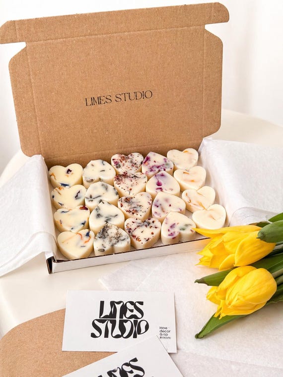 Botanical Heart Wax Melt Gift Box |  Floral wax melts, Dried Flowers