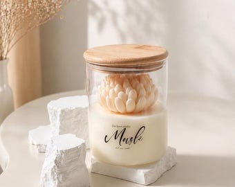 Bloem elegante sojageurkaars in glazen pot met deksel - gepersonaliseerde kleur; geur en label