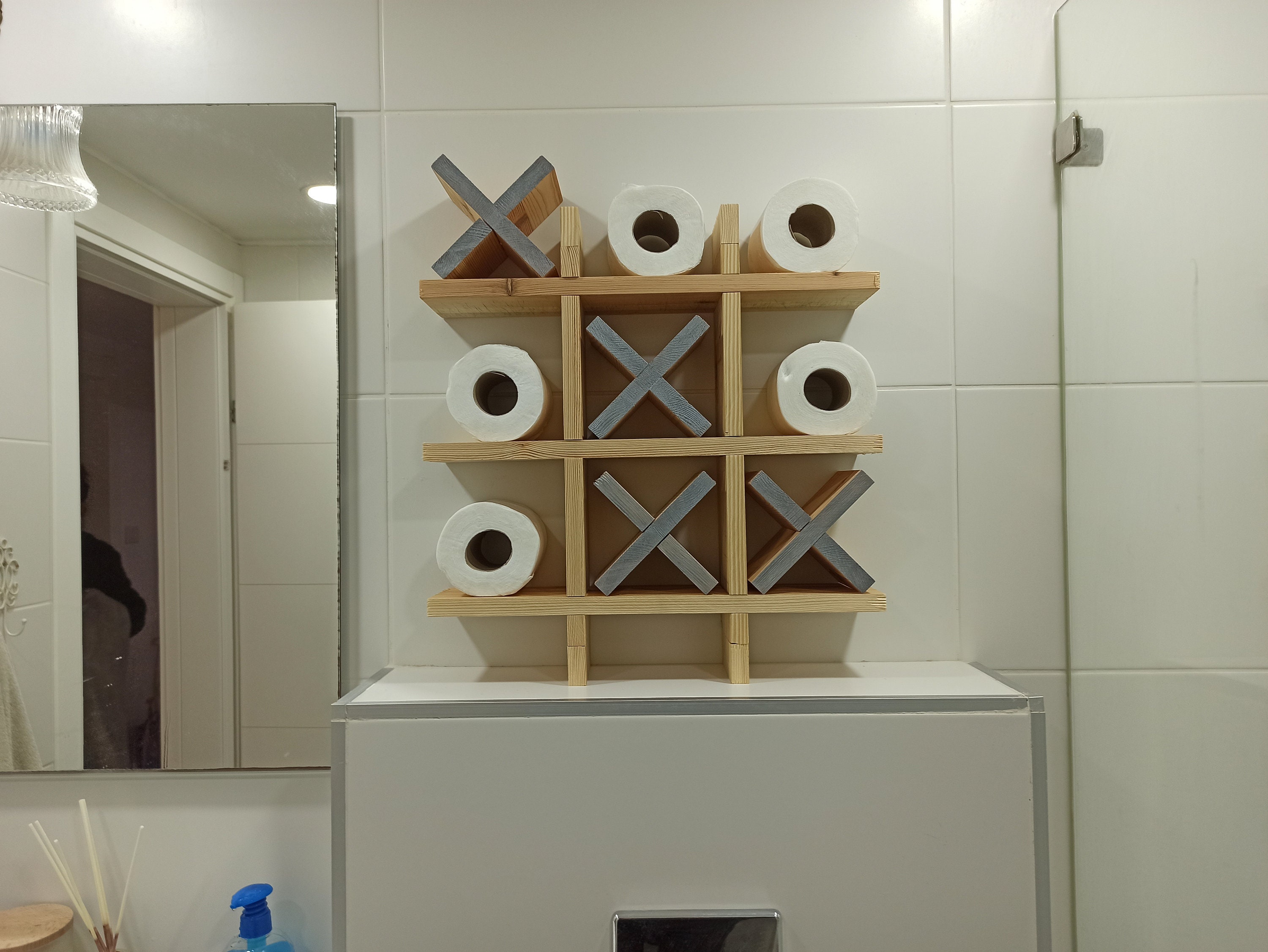 Excello Toilettenpapierhalter Aus Massivholz – Tic Tac Toe Design, Wandmontiert Oder Freistehend, Grau