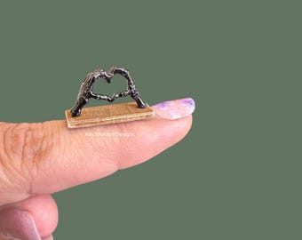 Miniature Skull Heart Hand Shelf Decor | 1:12 Dollhouse Halloween Decor