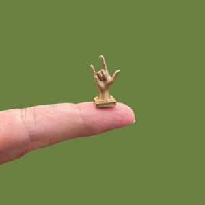 Miniaturowa dekoracja półki ILY | Miniaturowy domek dla lalek Rzeźba ręczna Kocham Cię | Nowoczesny wystrój domku dla lalek