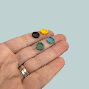 Miniature Dollhouse Ash Tray | 1:12 Circle Ash Tray | Retro Dollhouse Accessory