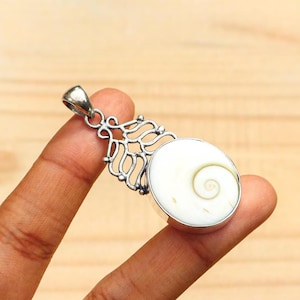 Shiva Eye Shell Pendant/ Eye Shell Pendant/ Silver Plated Pendant/ Shiva Eye Necklace/ Eye Shell Necklace/ Shell Pendant/ Shiva Eye Jewelry!