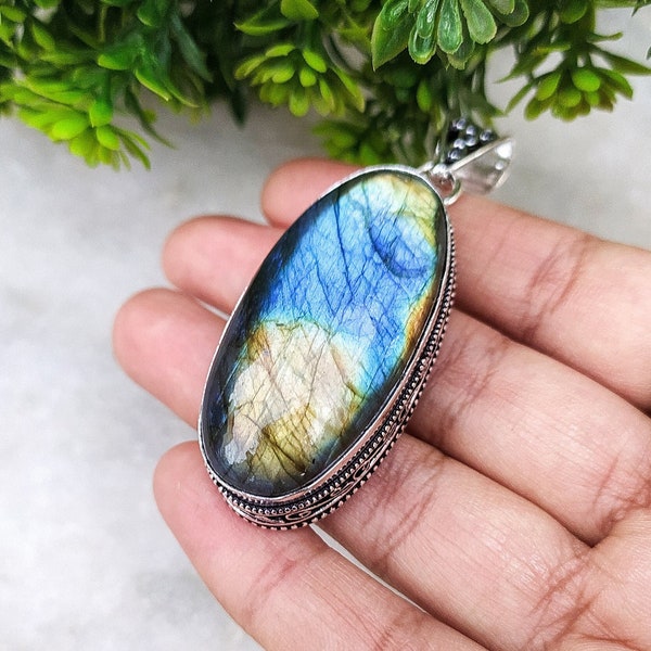 Vintage Labradorite Necklace/ Labradorite Pendant/ Silver Plated Pendant/ Large Labradorite Pendant/Labradorite Jewelry/Labradorite Gemstone