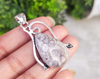 Hermoso colgante de piedra preciosa de coral fósil / Colgante de estilo vintage / ¡Colgante de vidrio de estilo vintage de coral fósil natural!