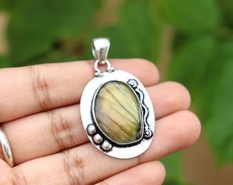 Labradorite Necklace/ Labradorite Gemstone/ Silver Plated Pendant/ Labradorite Vintage Pendant/ Golden Fire Labradorite/ Labradorite Jewelry