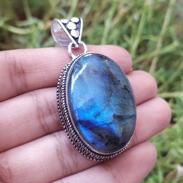 Labradorite Pendant/ Vintage Style Pendant/ Natural Fiery Blue Labradorite Necklace/ Silver Plated Handmade Pendant!