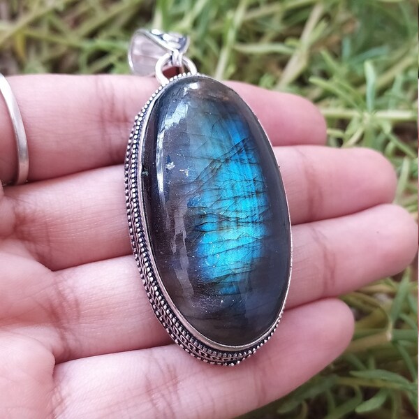Labradorite Pendant/ Vintage Style Pendant/ Natural Fiery Blue Labradorite Necklace/ Silver Plated Handmade Pendant!