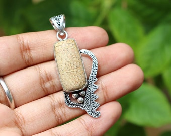 Colgante de coral fósil natural/Colgante de piedras preciosas naturales/Colgante plateado hecho a mano/Colgante de coral fósil/Joyería de diseñador/Colgante de Boho!