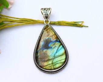 Labradorite Pendant/ Labradorite Necklace/ Silver Plated Pendant/ Large Labradorite Pendant/ Labradorite Jewelry/ Labradorite Gemstone