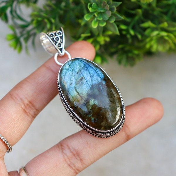 Beautiful Vintage Blue Fire Labradorite Gemstone Pendant | Vintage Style Pendant | Natural Blue Fire Laborite Vintage Style Pendant!