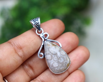 Colgante de coral fósil natural/Colgante de piedra preciosa natural/Colgante plateado hecho a mano/Colgante de coral fósil/Joyería de diseñador/Colgante bohemio.