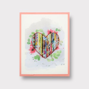 Biglietto d'auguri ecologico fatto a mano con cuore di una rivista riciclata