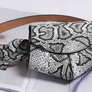 Stylish Waist Cinch Belt Bag Fanny Packs Mini Purse Crossbody Bags White Snake Print