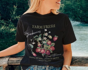 Vintage Strawberry Shirt, Farm Fresh Strawberries Shirt, Strawberry Tee, Cottagecore Clothing, Gardening Shirt, Botanical Print