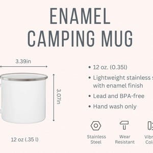 Puede incluir: Taza de camping de esmalte blanco con borde plateado. La taza mide 3,39 pulgadas de ancho y 3,07 pulgadas de alto. Tiene una capacidad de 12 onzas (0,35 litros). La taza est&aacute; hecha de acero inoxidable ligero con un acabado de esmalte. Es libre de plomo y BPA y se debe lavar a mano.