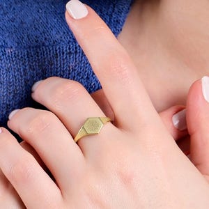 14K Solid Gold Birthflower Ring, Birthflower Jewelry, Initial Ring, Personalized Ring, Birthflower Signet Ring, Birthday Gift
