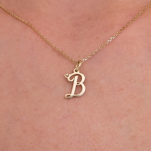 Colar com inicial cursiva de ouro maciço 14K, colar com inicial de mãe, colar com letra e pingente de coraçãozinho, presente para mulher