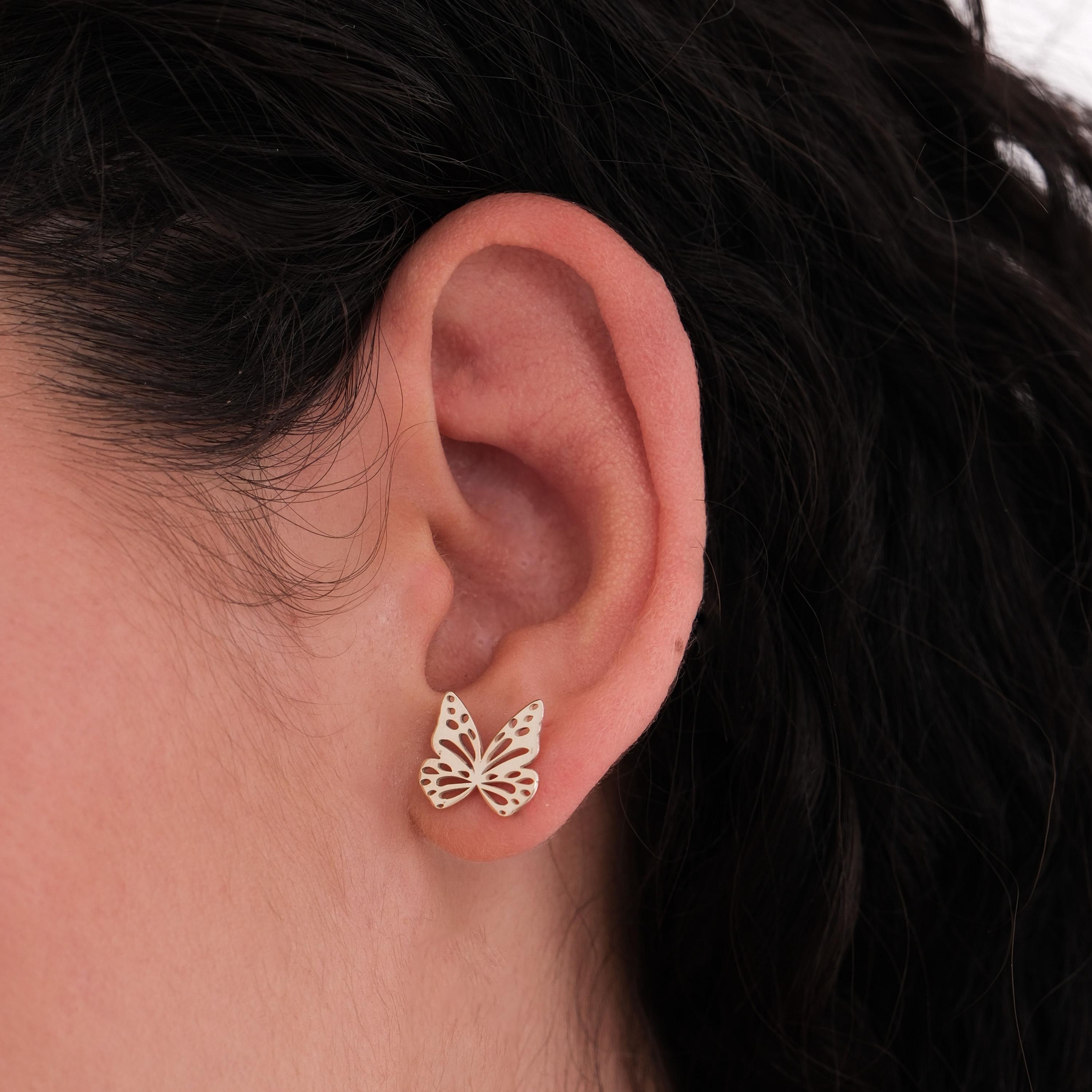 14K ソリッドゴールド シングル ミニ スパークル バタフライ ピアス 14Kソリッドゴールドバタフライスタッドピアス：8mmまたは11mm