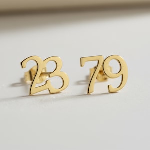 Aretes con número en oro macizo de 14 quilates, personalizados, regalo para mujer