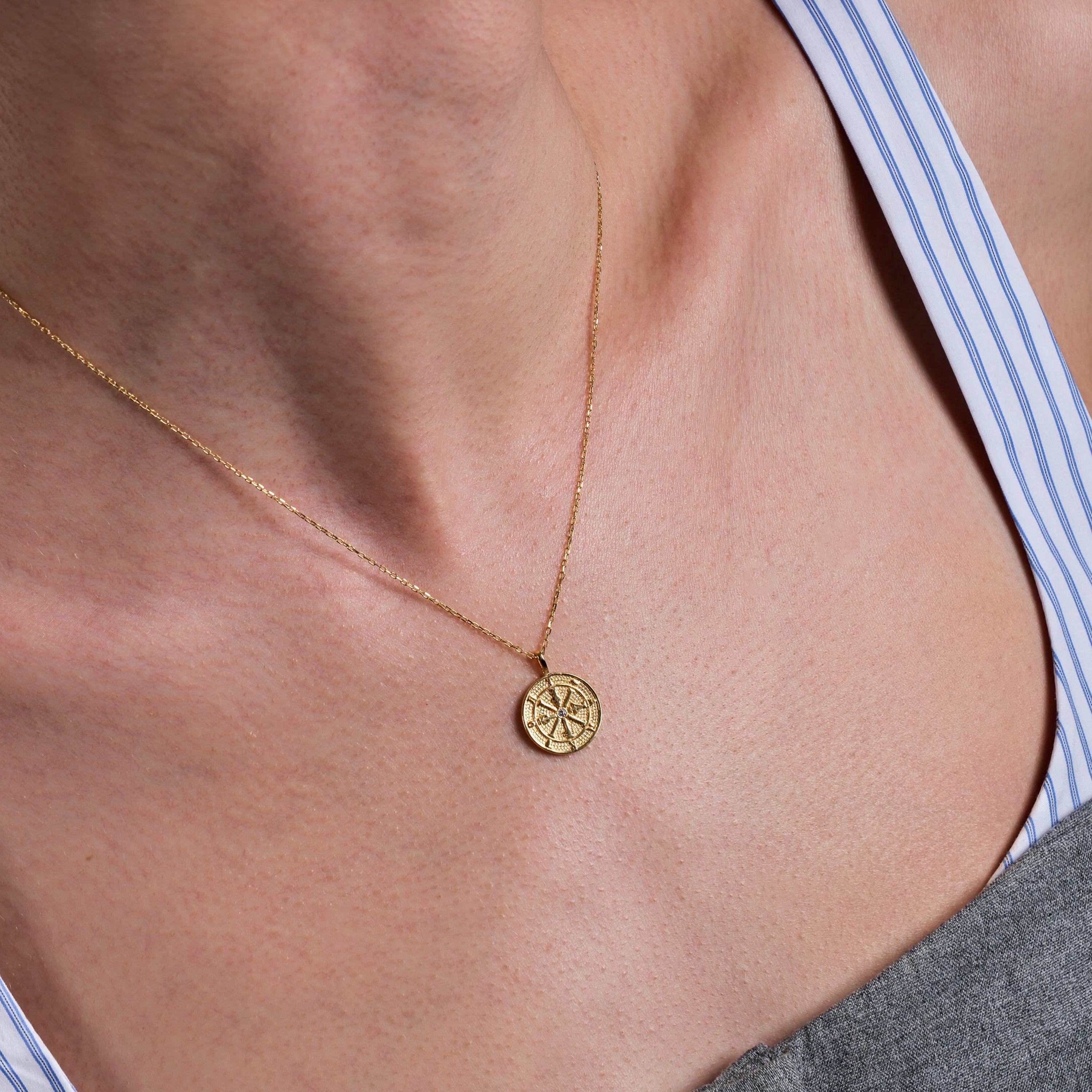 18K Gold Vermeil Kompass Halskette, Abschluss Halskette, Kompass Anhänger, Reise Schmuck, Kompass Medaillon Halskette, Geschenk für den Abschluss
