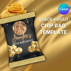Puede incluir: Plantilla de bolsa de chips negra y dorada con una foto de una persona, globos dorados y el texto "Jennifer's 30th Birthday".