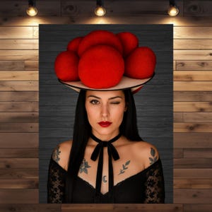 Schwarzwälderin Stefanie Kunstdruck, modernes Schwarzwald Poster mit Bollenhut - Geschenk für Designfans oder Heimatliebhaber