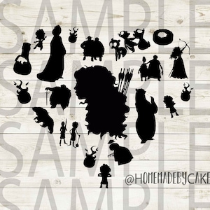 以下が含まれることがあります： ディズニーの映画「メリダとおそろしの森」のキャラクターのシルエットが黒で描かれています。メリダ、クマ、いたずら好きの三つ子など、さまざまなキャラクターが描かれています。シルエットは木目調の背景にハート型に配置されています。画像の下部には「@HOMEMADEBYCAKE」というテキストがあります。