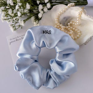Cadeau personnalisé pour elle, cadeau de demoiselle d'honneur pour proposition de mariage, chouchou bleu avec carte de proposition pour demoiselle d'honneur, cadeau de mariée, quelque chose de bleu