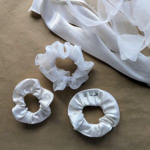 Chouchous personnalisés pour robe de mariée | Serez-vous mes cadeaux de demoiselle d'honneur |  Chouchous pour célibataire et douche nuptiale | Cadeau unique pour la mariée