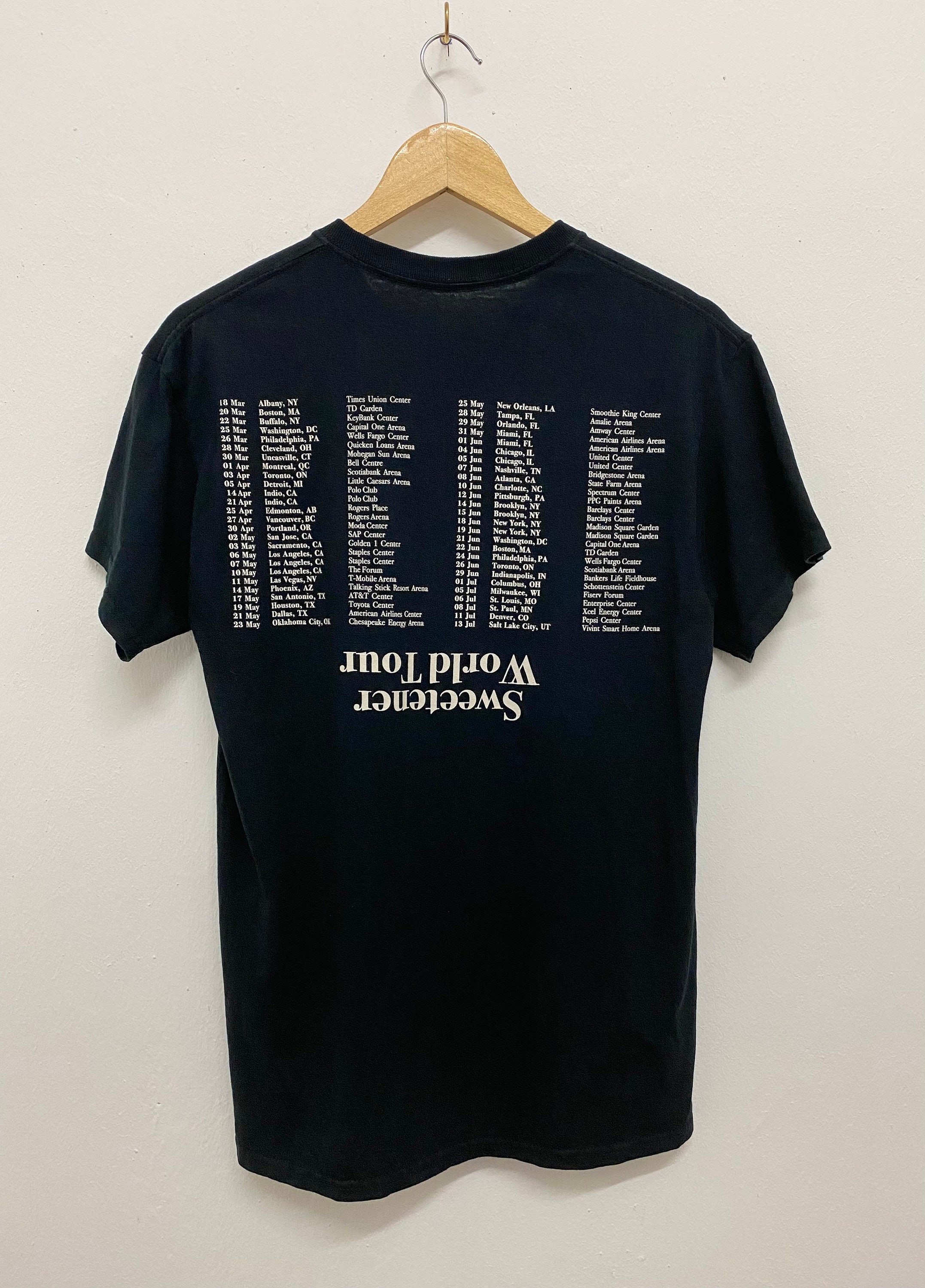 アリアナグランデ　ワールドツアーティシャツ アリアナ・グランデ スウィートナー公式ワールドツアーTシャツ - Etsy 日本