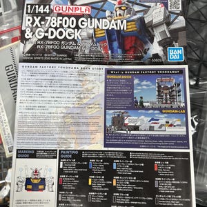 Puede incluir: Caja de modelo de montaje para el RX-78F00 Gundam & G-Dock, con una ilustraci&oacute;n detallada del robot Gundam. La caja incluye texto en japon&eacute;s e ingl&eacute;s, con el logotipo de Bandai Spirits y un c&oacute;digo QR.