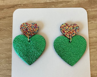 Multicolor/metallic green heart earrings