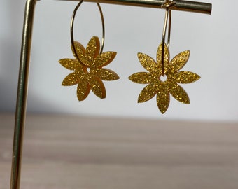 Glittery gold daisy hoop earrings