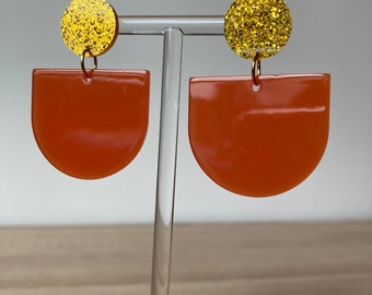 Boucles d’oreilles coeur demi-arches orange-rouille