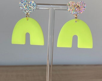 Boucles d’oreilles arches jaune fluo